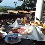 Koczor Winery & بيت ضيافة