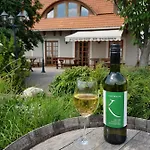 Koczor Winery & بيت ضيافة بالاتونفوريد