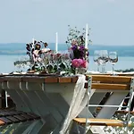 Koczor Winery & بيت ضيافة بالاتونفوريد