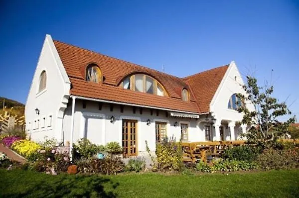 Koczor Winery & 4* באלאטונפורד